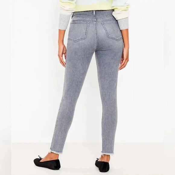 LOFT Fresh Cut Curvy Skinny Jeans, Color Light Wash Gray Size 6/28 - Picture 2 of 16